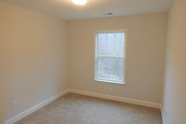 Building Photo - 124 Creekland Wy
