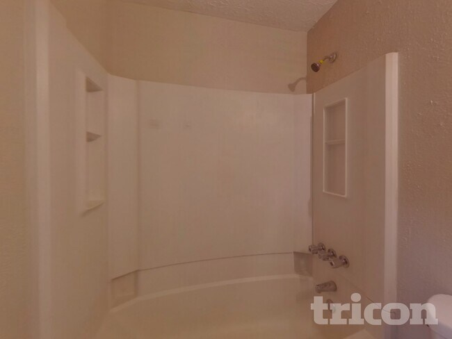 Building Photo - 20 Summerfield Ct