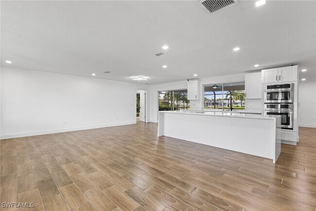 Building Photo - 1041 N Waterway Dr