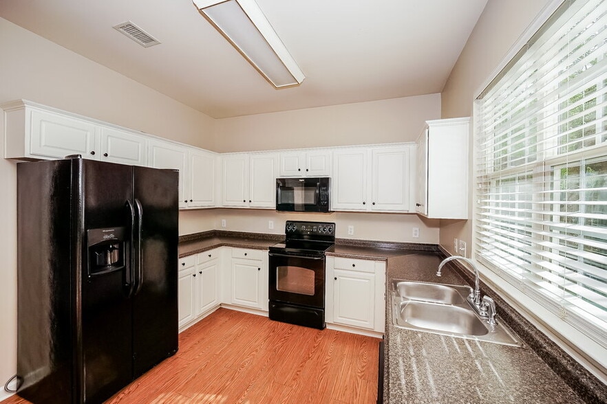 Building Photo - 8909 Lyleton Ln