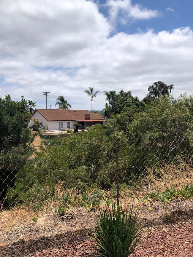 Building Photo - Spacious Single Story 4 bed 2 bath home in Serra Mesa w/2 car garage