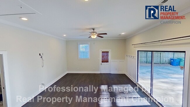 Building Photo - Updated 3 BD/2BA Home w/Spacious Rooms and Large Yard