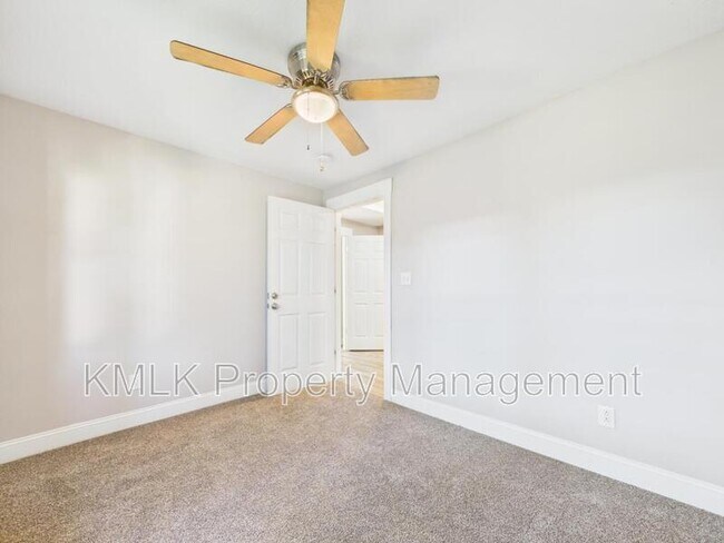 Building Photo - 428 Allyn St