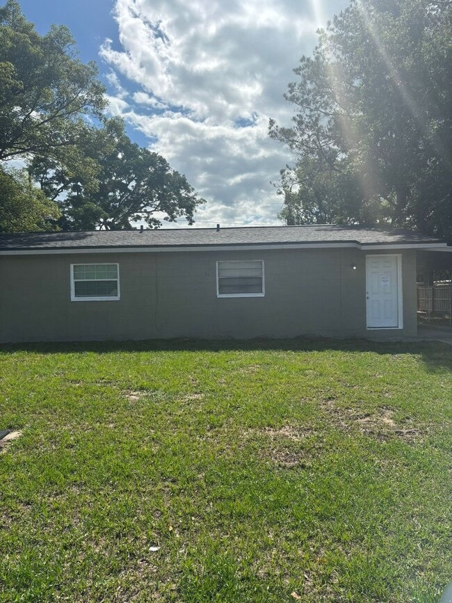 Building Photo - For Rent – Cozy 2 Bed / 1 Bath Home in Zephyrhills