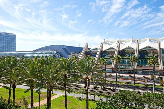 Building Photo - Furnished 2 bedroom with flex office space near Convention Center Downtown!