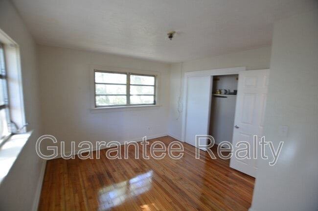 Building Photo - 609 SE 31st Ave