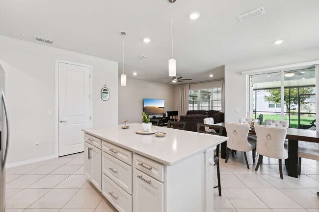 Building Photo - Discover Comfort and Space in this 4-Bed, 2-Bath Orlando Gem!