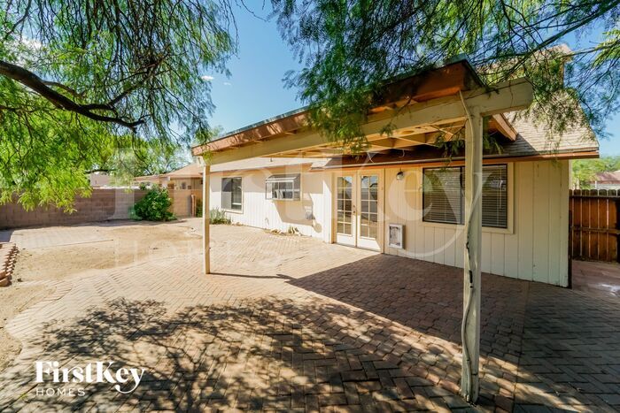 Building Photo - 2701 W Camino De La Joya