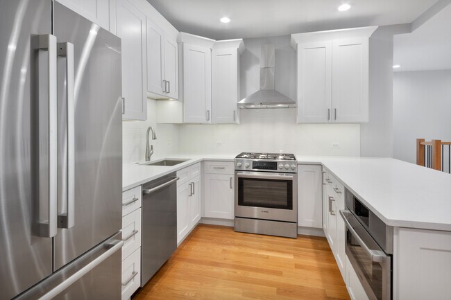 Building Photo - 4626 N Ashland Ave