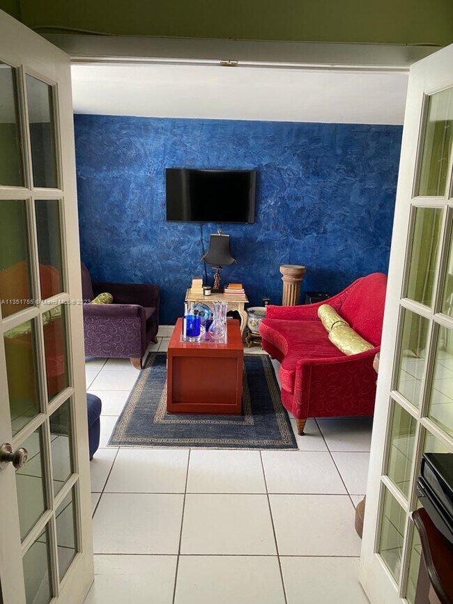 Building Photo - 5880 Collins Ave