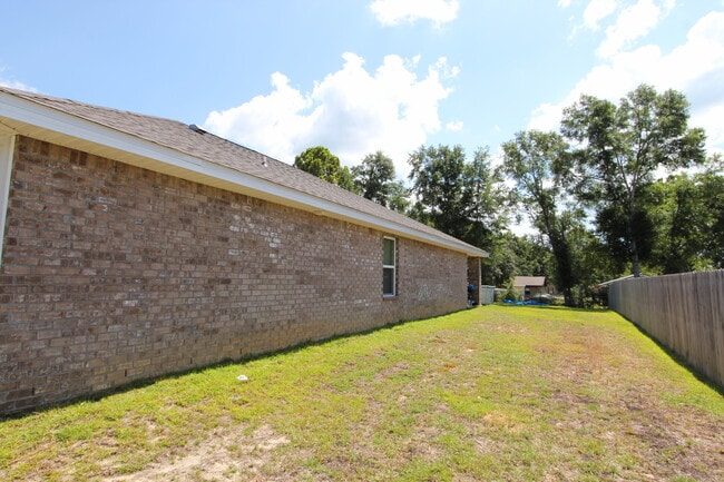 Building Photo - 5372 Wyndell Cir