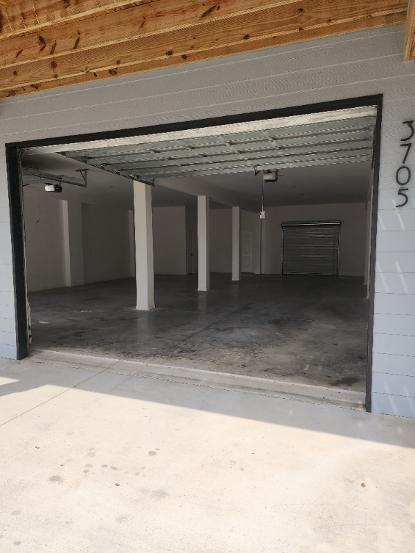 Building Photo - 3705 Oakview St