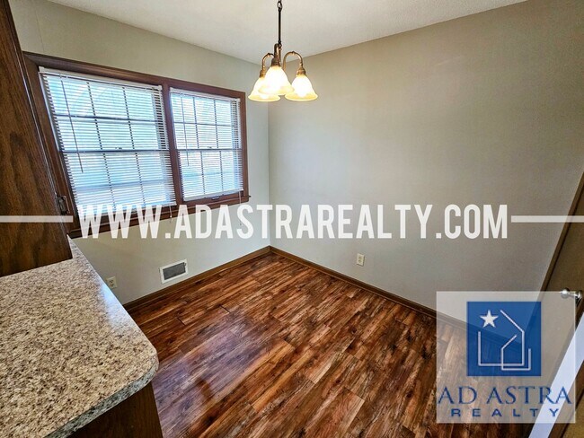 Building Photo - Spacious Duplex in Independence-Available ...