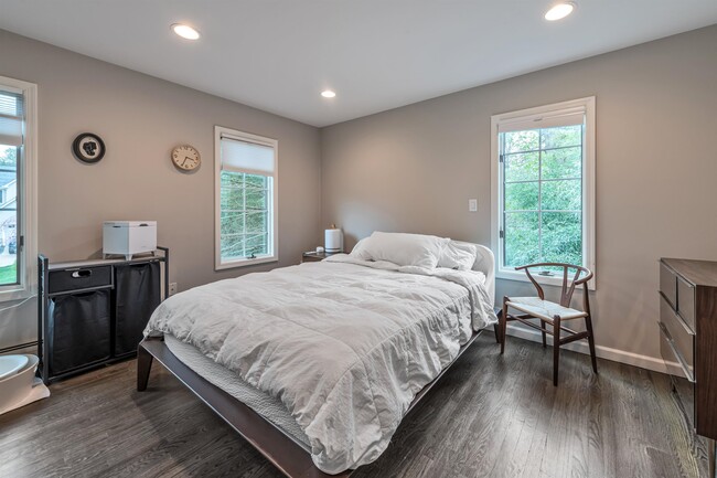 Building Photo - 55 Auryansen Ct