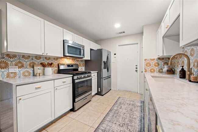 Building Photo - 6716 Skynook Dr