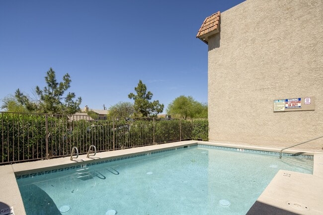 Building Photo - Pine Terrace