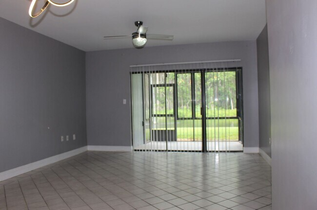Building Photo - Lovely remodeled home available