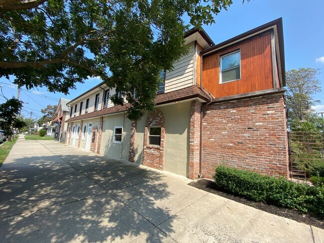 Building Photo - 700 Emory St