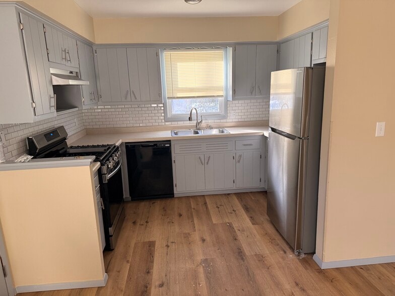 Building Photo - 12233 W Dearbourn Ave