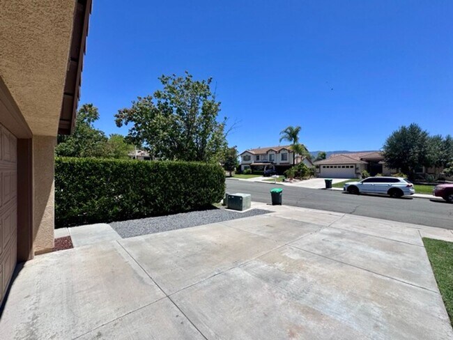 Building Photo - Available for LEASE! 3 bedroom 2 bathroom ...