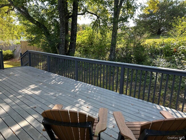 Building Photo - 102 Overocker Rd