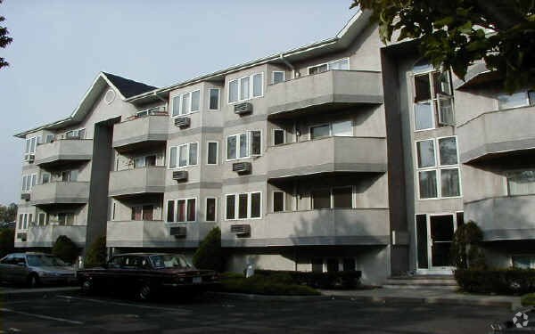 Building Photo - Convent Court Condominiums (por)