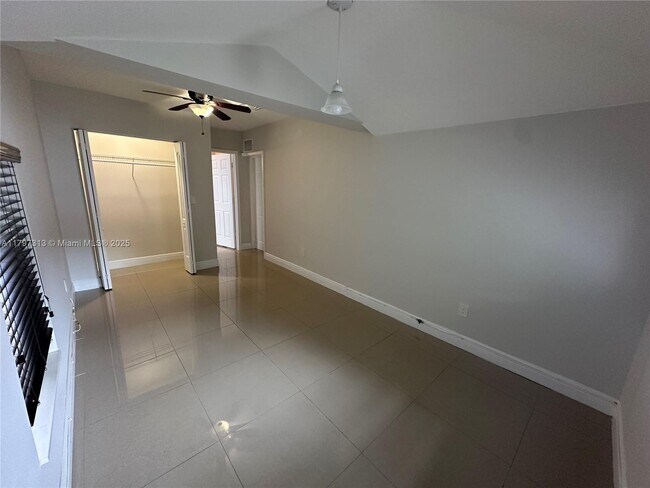 Building Photo - 2155 Biarritz Dr