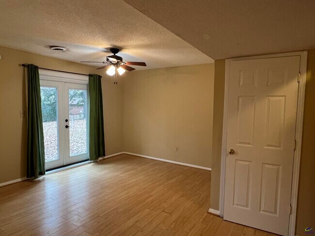 Building Photo - 212 Highland Dr