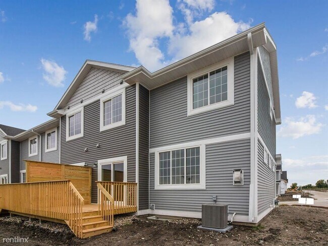 Building Photo - 3 br, 2.5 bath Townhome - Covenant Cove To...