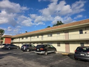 Building Photo - 609 S State Rd 7