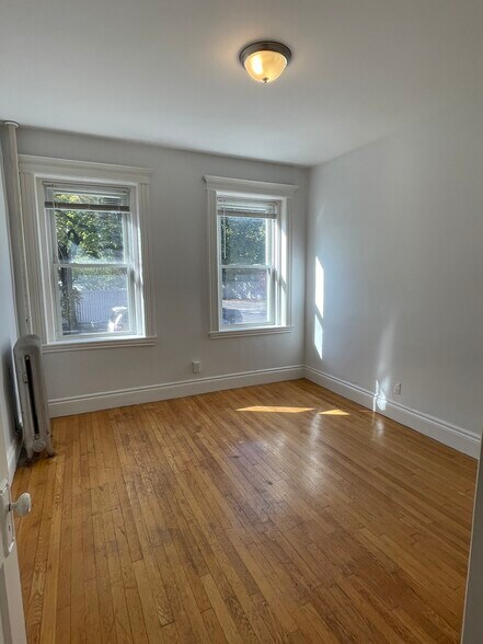 Building Photo - 92 Kirkland St