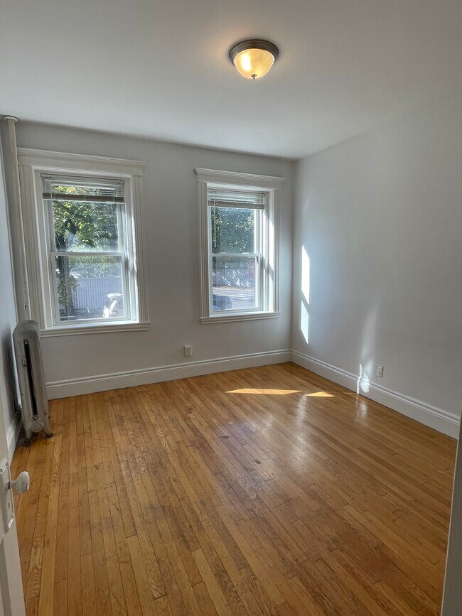 Building Photo - 92 Kirkland St