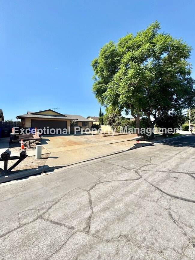 Building Photo - Ready to move in 3 bedroom 2 bath home