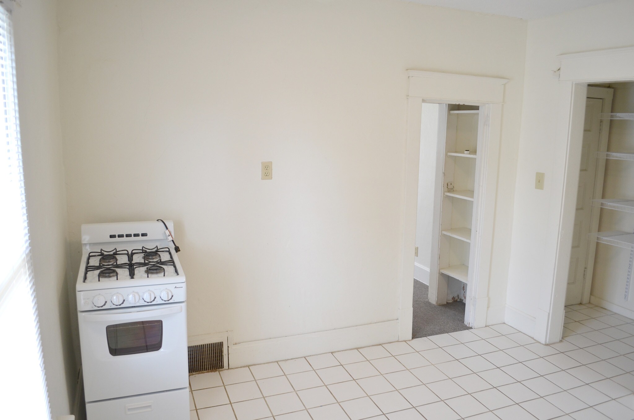 Building Photo - 45 Sunnyside Dr