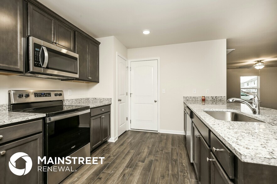 Building Photo - 213 Renwick Dr