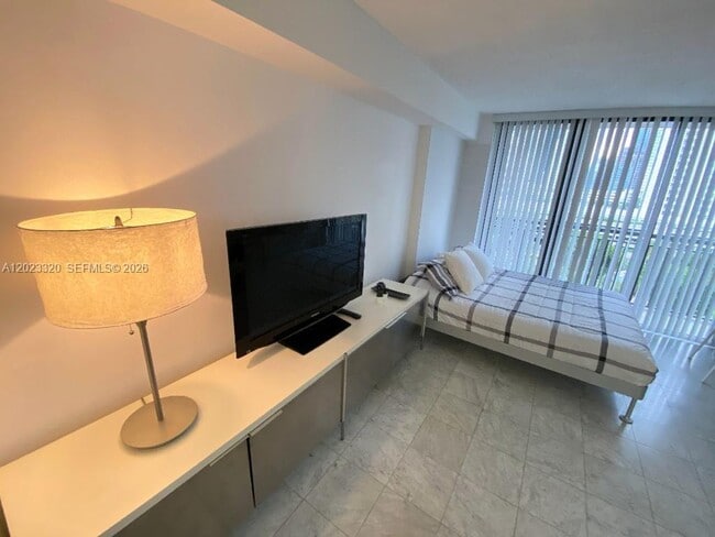 Building Photo - 540 Brickell Key Dr