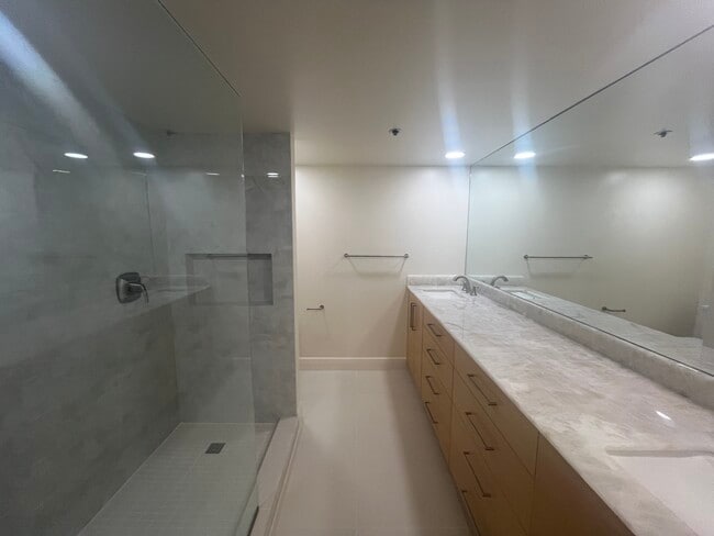 Building Photo - 988 Boulevard of the Arts