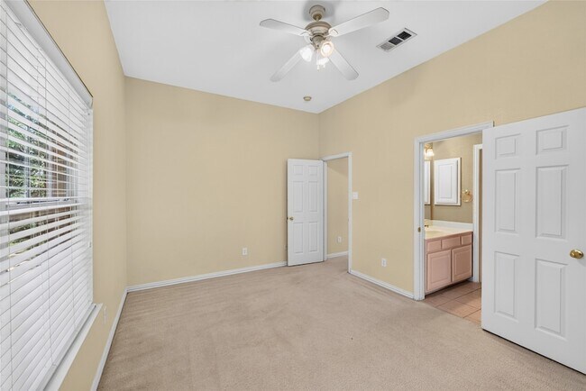 Building Photo - 8701 Mandevilla Dr