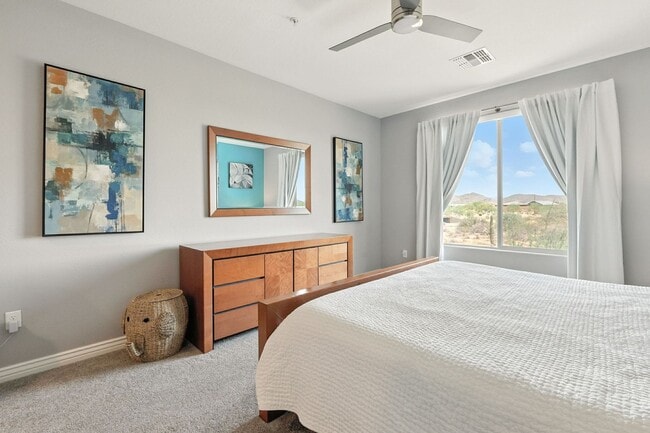 Building Photo - Beautiful condo with mountain views in gated community