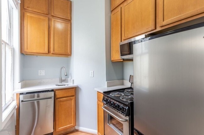 Building Photo - Terrific Two Bedroom Gem in Georgetown! Pa...