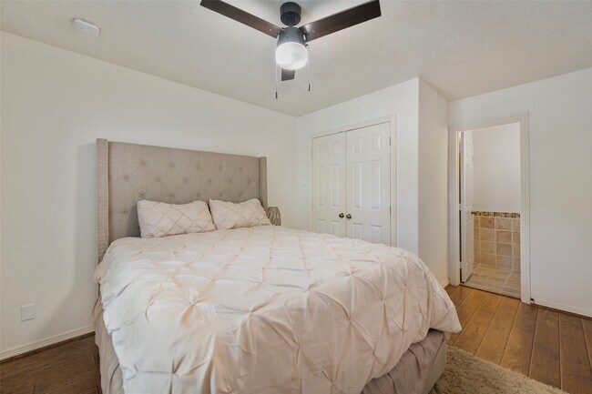 Building Photo - 14311 Islandwoods Dr