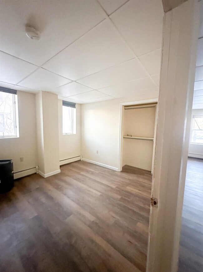 Building Photo - 324 Main St