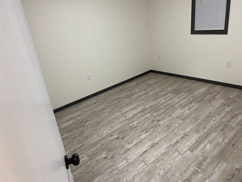 Building Photo - 2802 Maralane Ave