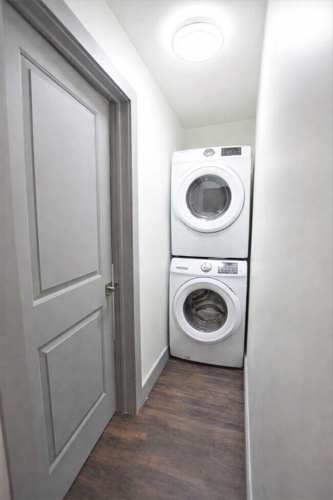 Building Photo - 306 Bryant Ave