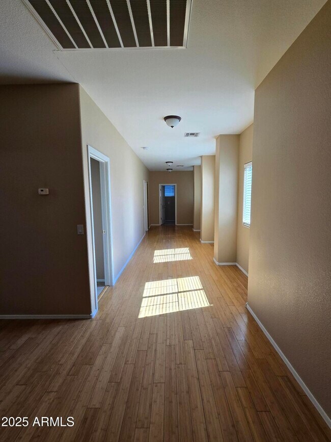 Building Photo - 16036 W Custer Ln
