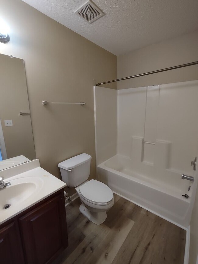 Building Photo - Pristine, move in ready Townhome located in the Holly Ridge Complex!