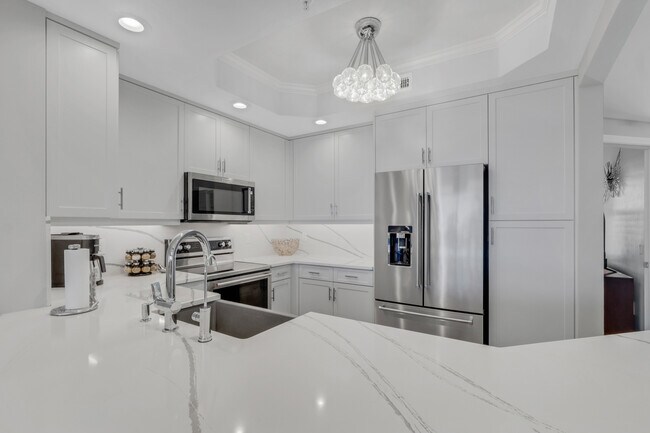 Building Photo - 420 Cove Tower Dr