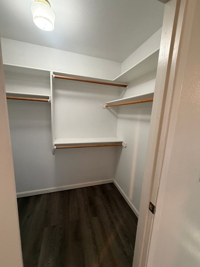 Building Photo - Charming 3 bedroom 2 bathroom home located in Lemoore