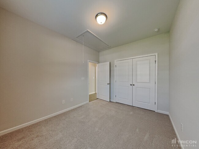 Building Photo - 320 Olde Pl