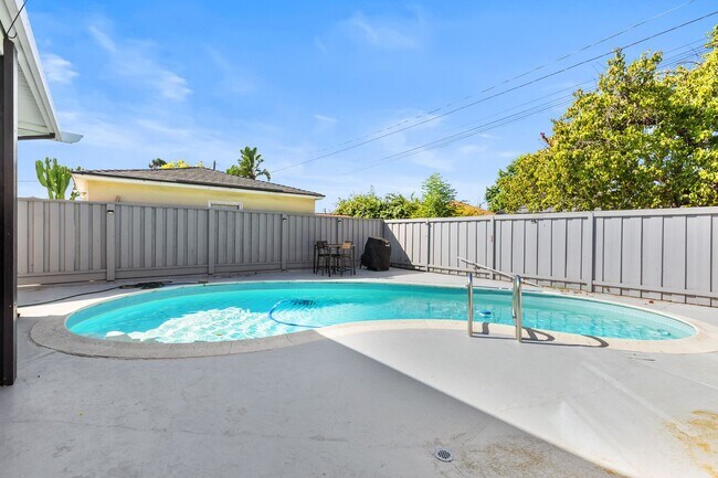 Building Photo - 4946-4948 63rd Street